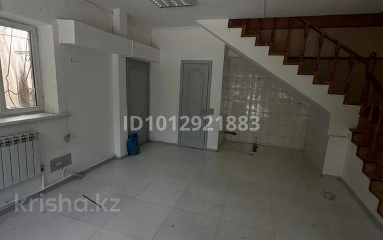 Офисы, магазины и бутики, склады, кабинеты и рабочие места · 100 м² за 330 000 ₸ в Алматы, Жетысуский р-н — фото 2