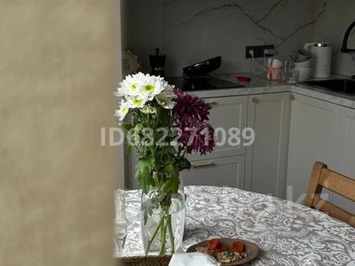 2-бөлмелі пәтер, 60 м², 10/12 қабат ай сайын, Асфендиярова 8, бағасы: 300 000 〒 в Астане, Есильский р-н