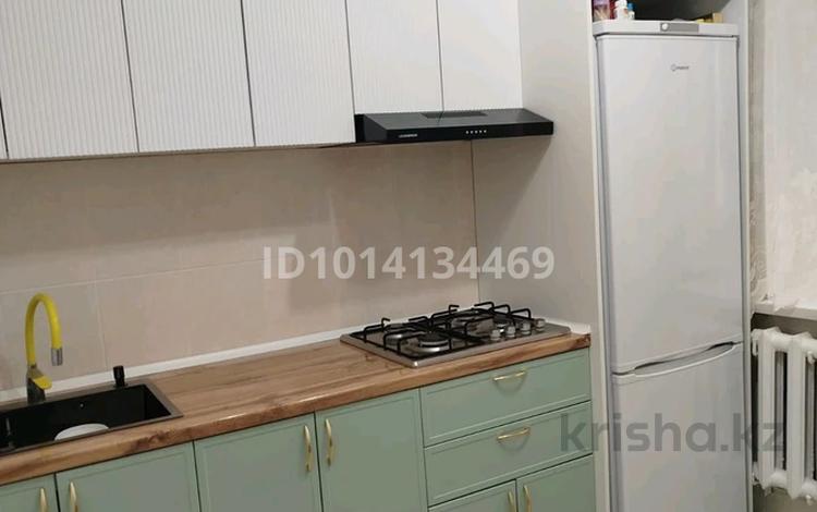 1-бөлмелі пәтер · 36 м² · 4/5 қабат, Жилгородок ш/а., Кутузова 52, бағасы: 8.7 млн ₸ в Актобе, мкр Жилгородок — фото 2