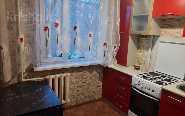 2-комнатная квартира · 45 м² · 3/5 этаж, Майкудук, 16й микрорайон за 10.3 млн ₸ в Караганде, Алихана Бокейханова р-н — фото 2