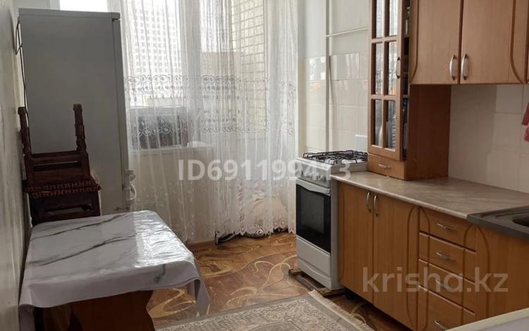 1-комнатная квартира, 40 м², 5/9 этаж помесячно, мкр Нурсая, Таумыш Жұмағалиев 14а