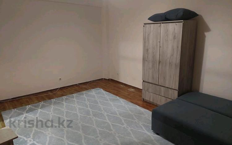 1-комнатная квартира · 43 м² · 2/9 этаж, мкр Мамыр-4 305 за 200 000 ₸ в Алматы, Ауэзовский р-н — фото 2