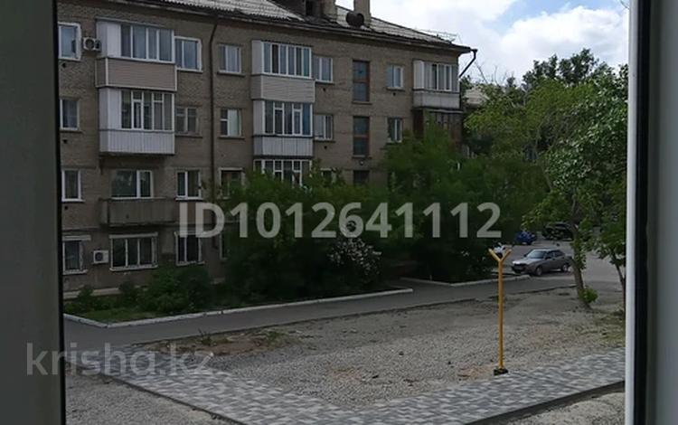 3-бөлмелі пәтер · 68 м² · 2/4 қабат, ТИТОВА 145 — Магазин АККУ", бағасы: 250 000 ₸ в Семее — фото 2