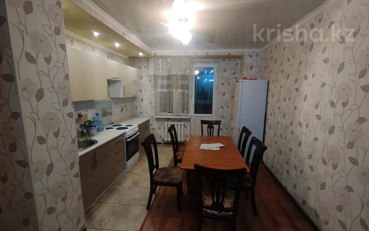 2-комнатная квартира, 70 м², 4/14 этаж помесячно, Мәңгілік Ел 19