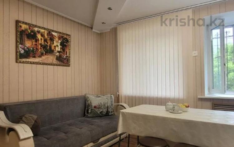 3-комнатная квартира · 59 м² · 1/5 этаж, мкр Михайловка , Аманжолова 71 за 200 000 ₸ в Караганде, Казыбек би р-н — фото 3