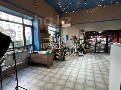 Свободное назначение, офисы, магазины и бутики, медцентры и аптеки, образование, кабинеты и рабочие места, студии · 56.7 м² за 400 000 ₸ в Астане, Есильский р-н