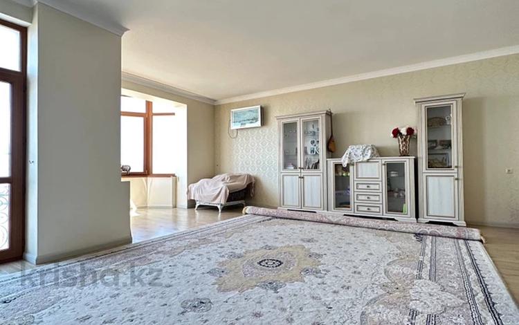 4-комнатная квартира · 195 м² · 8/14 этаж, 17-й мкр 7 за 75 млн ₸ в Актау — фото 2