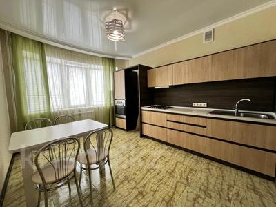 2-комнатная квартира, 69 м², 4/5 этаж помесячно, Тауелсиздик за 300 000 〒 в Актобе