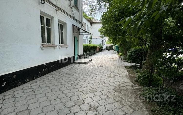 3-бөлмелі пәтер · 56.8 м² · 1/2 қабат, Рахимова 64, бағасы: 14 млн ₸ в Таразе — фото 2