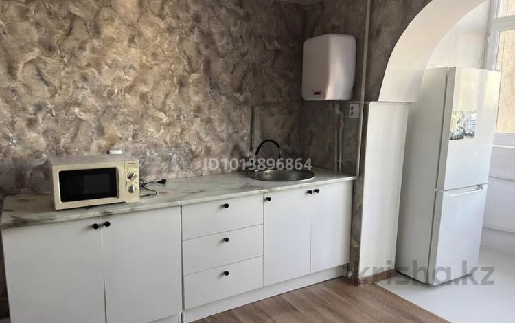 3-комнатная квартира · 80 м² · 8/12 этаж, 3-й микрорайон, Тамерлановское шоссе, 1а 47 — ТЦ Баян сұлу за 250 000 ₸ в Шымкенте, Туран р-н — фото 2