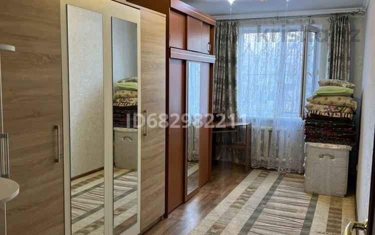 2-комнатная квартира, 45 м², 2/5 этаж помесячно, Кердери 174 — КазИИТУ за 140 000 〒 в Уральске — фото 2