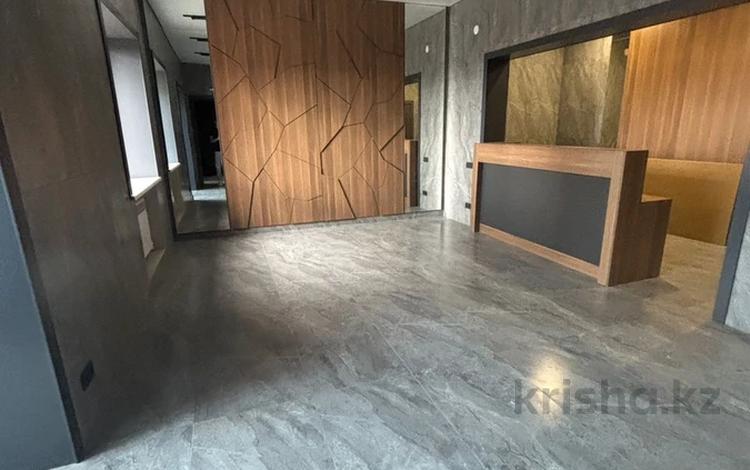 2-бөлмелі пәтер · 61 м² · 5/9 қабат, мкр. Алтын орда, тауелсиздик, бағасы: 20.5 млн ₸ в Актобе — фото 2