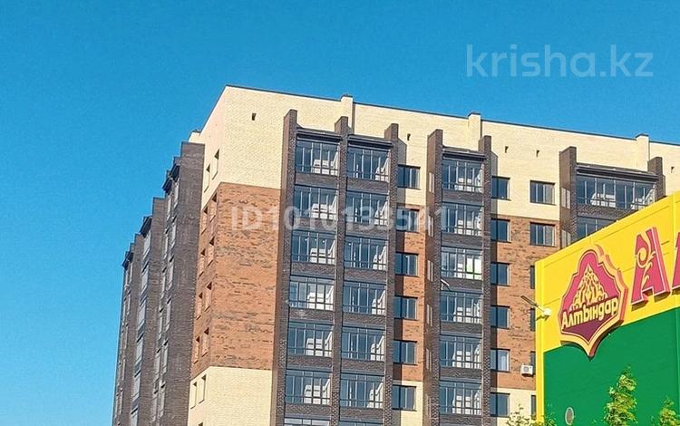 2-бөлмелі пәтер · 67.3 м² · 8/9 қабат, Базарбай Жуманиязова 120, бағасы: 25 млн ₸ в Уральске — фото 80