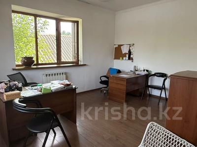 Свободное назначение, офисы, магазины и бутики, склады, салоны красоты, фитнес и спорт, образование, развлечения, конференц-залы, кабинеты и рабочие места, студии · 364 м² за 1.2 млн 〒 в Алматы, Турксибский р-н