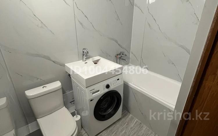 3-бөлмелі пәтер · 60 м² · 2/5 қабат, Азаттык 46а — Бизнес центр Suleimen Tower, бағасы: 17 млн ₸ в Атырау — фото 2