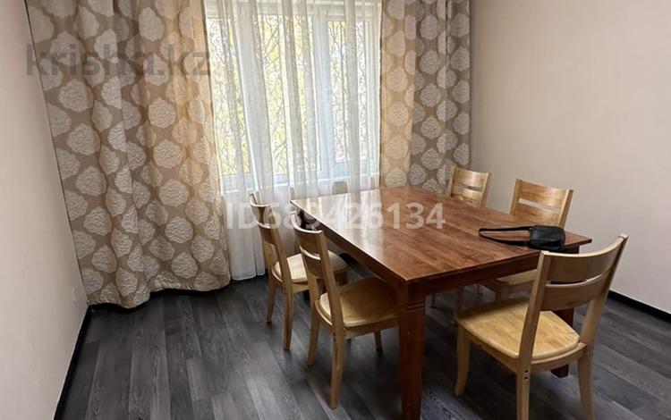 3-бөлмелі пәтер · 64 м² · 2/5 қабат, 8-шағынаудан 64 — Бейбитшилик 64,рядом гостиница Айдана Плаза, бағасы: 250 000 ₸ в Шымкенте, Туран р-н — фото 2