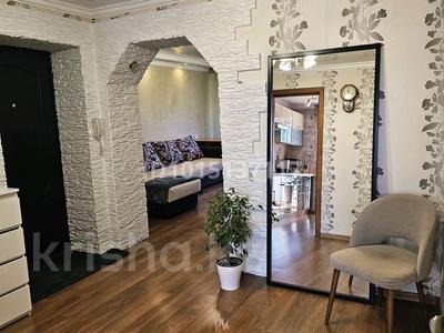 3-комнатная квартира · 60 м² · 5/5 этаж, мкр Михайловка , Аманжолова 67 за 30 млн ₸ в Караганде, Казыбек би р-н