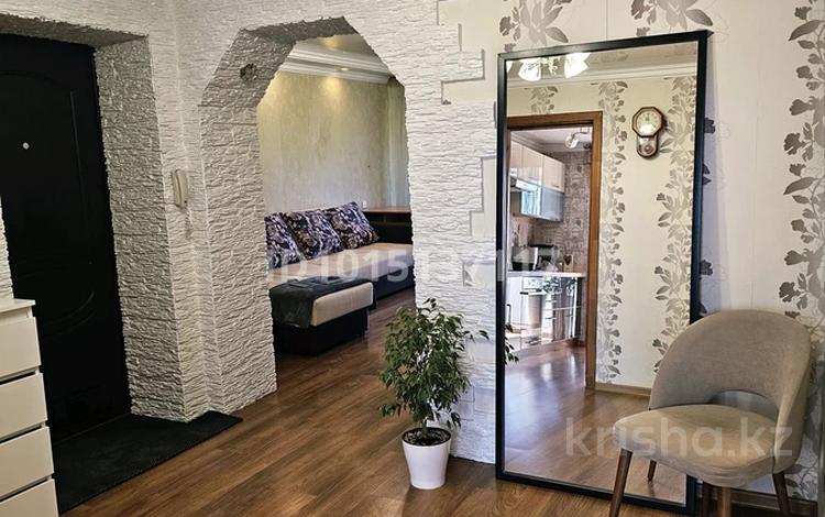 3-комнатная квартира · 60 м² · 5/5 этаж, мкр Михайловка , Аманжолова 67 за 30 млн ₸ в Караганде, Казыбек би р-н — фото 2