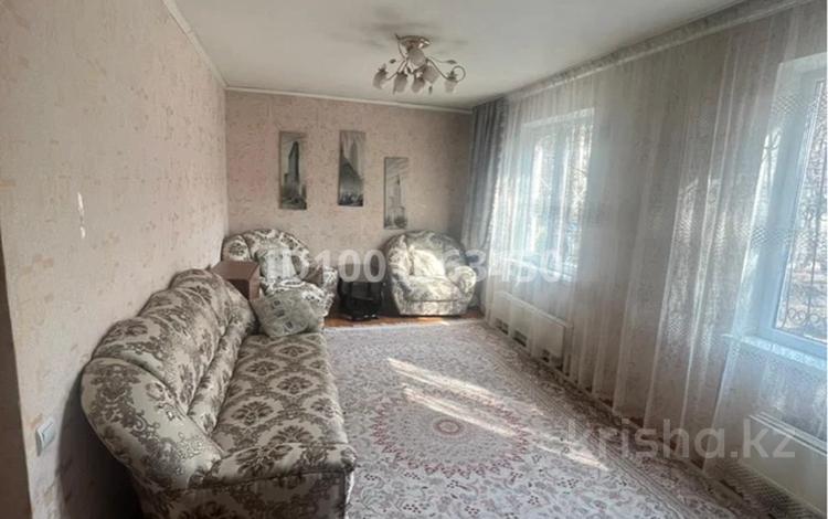 3-комнатная квартира · 64 м² · 2/5 этаж, мкр Казахфильм 20 за 300 000 〒 в Алматы, Бостандыкский р-н — фото 2