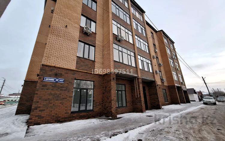 Свободное назначение, офисы, магазины и бутики, салоны красоты, фитнес и спорт, медцентры и аптеки, образование, развлечения, кабинеты и рабочие места, студии · 100 м² за 400 000 〒 в Уральске — фото 7