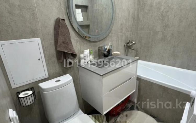 3-бөлмелі пәтер · 60 м² · 5/5 қабат, Азаттык 42а, бағасы: 24 млн ₸ в Атырау — фото 2
