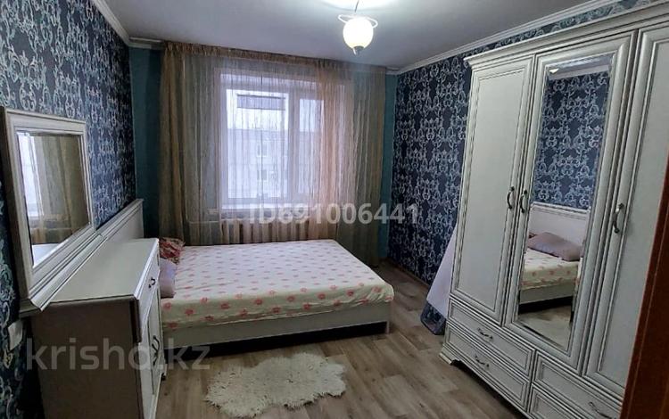 2-комнатная квартира, 50 м², 5/10 этаж помесячно, Гагарина 89 за 135 000 〒 в Павлодаре — фото 11