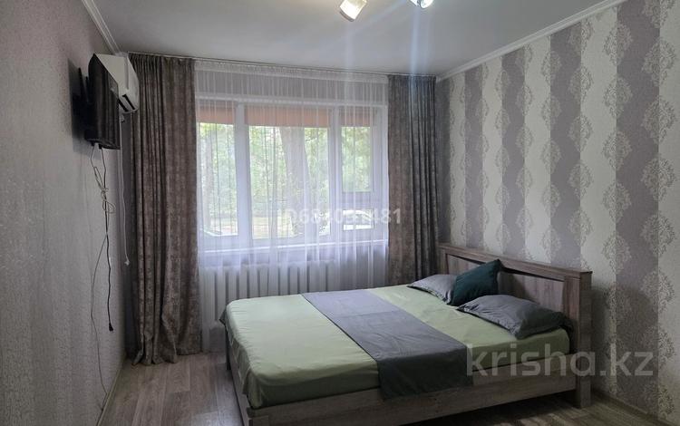 1-комнатная квартира · 32 м², Универмаг/ 9мкн 7 за 2 500 ₸ в Уральске — фото 4