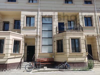 7-бөлмелі пәтер · 260 м² · 1/3 қабат, Рахат Өтисинов 10/1 кв.8 — Возле базра, бағасы: 62 млн ₸ в Жанаозен
