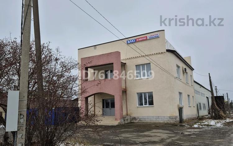 Свободное назначение, офисы, магазины и бутики, склады, общепит, салоны красоты, медцентры и аптеки, образование, развлечения · 2000 м² за 300 млн 〒 в Уральске, мкр Жана Орда — фото 2