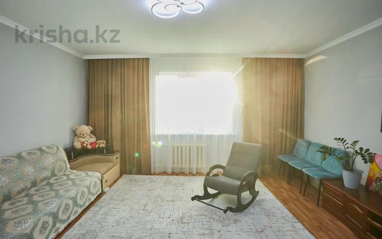 2-комнатная квартира, 80 м², 8/12 этаж, Тыныбаева 18 — сатпаева майлина