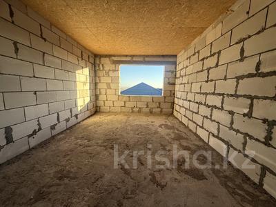 Отдельный дом · 8 комнат · 300 м² · 10 сот., мкр Кунгей , Шолпан Жандарбековой 123 за 28.9 млн ₸ в Караганде, Казыбек би р-н