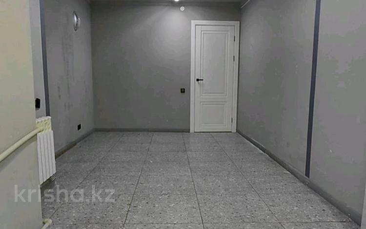 Кеңселер, дүкендер мен бутиктер, қоймалар, сұлулық салондары, медорталықтар мен дәріханалар, білім орталықтары, ойын-сауық, конференц-залдар, кабинеттер және жұмыс орындары, студиялар · 60 м², бағасы: 360 000 ₸ в Астане, р-н Байконур — фото 2