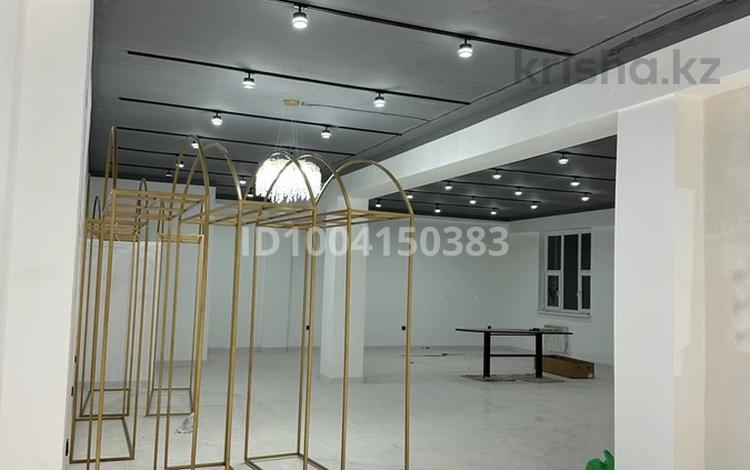 Свободное назначение, офисы, магазины и бутики, склады, салоны красоты, фитнес и спорт, медцентры и аптеки, образование, развлечения, конференц-залы, кабинеты и рабочие места, студии · 130 м² за 500 000 〒 в Актау, 32Б мкр — фото 2