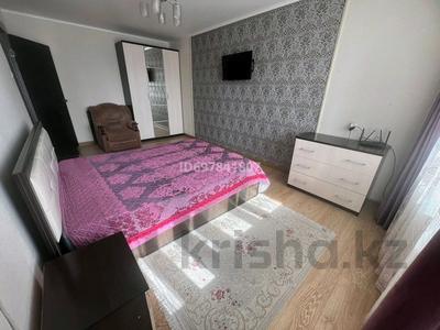 1-бөлмелі пәтер, 40 м², 9/10 қабат тәулік бойы, мкр 11 77, бағасы: 10 000 〒 в Актобе, мкр 11