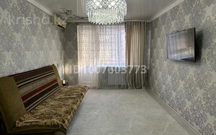 2-комнатная квартира · 45 м², мкр Мынбулак 10 — За тд диана за 130 000 〒 в Таразе — фото 2