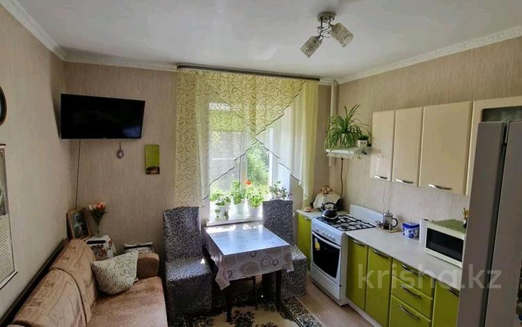 2-комнатная квартира · 65 м² · 1/9 этаж, 10 микр 25 за 23 млн ₸ в Аксае — фото 2