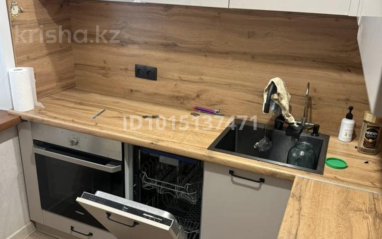 3-комнатная квартира · 62 м² · 3/5 этаж, Пришахтинск, 22й микрорайон 7 — 32 школа за 170 000 ₸ в Караганде, Алихана Бокейханова р-н — фото 2