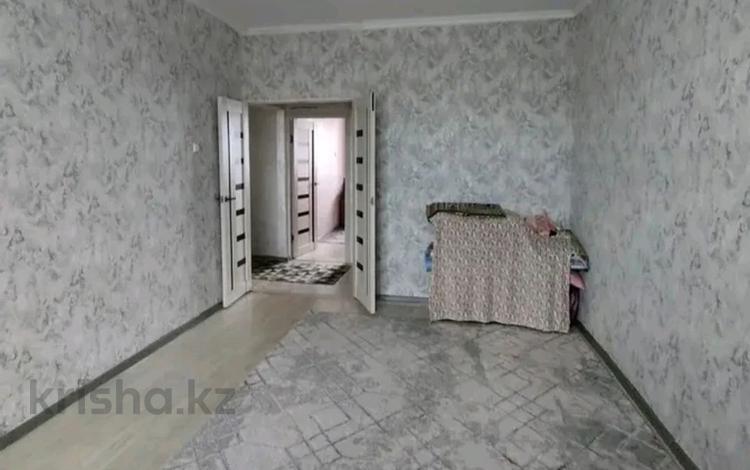 2-бөлмелі пәтер, 55 м², 5/5 қабат, 9 мкр 32 дом, бағасы: 10.5 млн 〒 в Таразе — фото 2