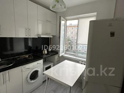 2-комнатная квартира · 43.7 м² · 3/5 этаж, Авангард 4 мкр 4 за 250 000 〒 в Атырау, мкр Авангард-4