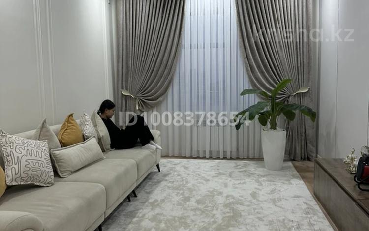 3-комнатная квартира · 120 м² · 7/8 этаж, 33-й мкр 15 за 49 млн 〒 в Актау — фото 2