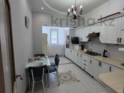 3-бөлмелі пәтер · 95 м² · 5/5 қабат, Алтын орда ш/а. 64 — Алии Молдагуловой, бағасы: 32 млн ₸ в Актобе, мкр. Алтын орда