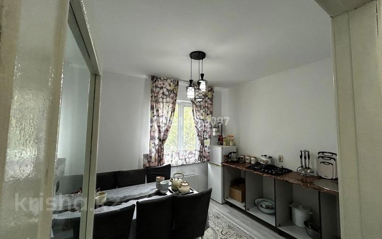 2-комнатная квартира · 48 м², мкр Кокжиек 48 за 220 000 ₸ в Алматы, Жетысуский р-н — фото 2