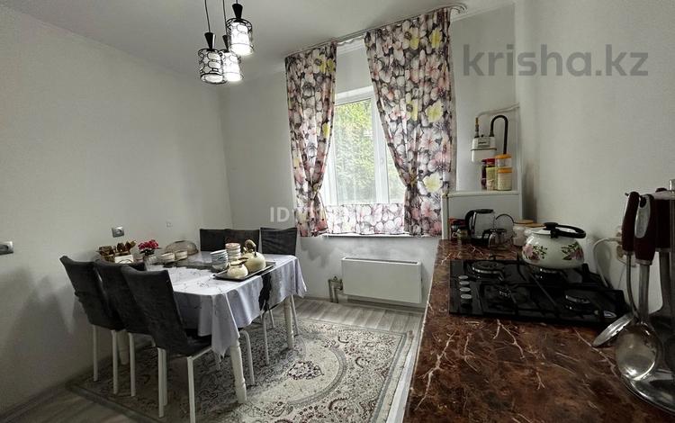 2-комнатная квартира · 48 м², мкр Кокжиек 48 за 220 000 ₸ в Алматы, Жетысуский р-н — фото 3