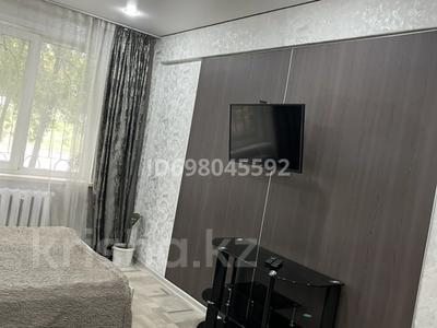 1-бөлмелі пәтер · 33 м² · 1/5 қабат, Новаторов 17 — Бурова, бағасы: 10 000 ₸ в Усть-Каменогорске, Ульбинский