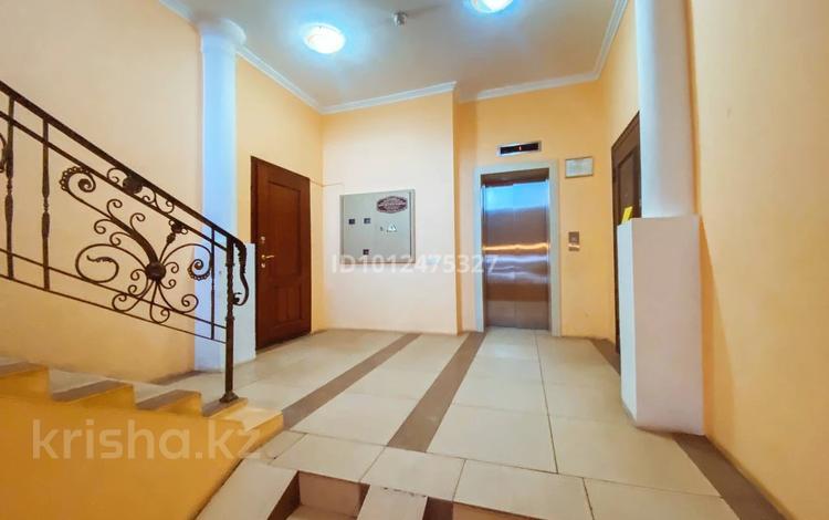4-комнатная квартира · 200 м² · 2/4 этаж, Омарова 27 за 1 млн ₸ в Алматы, Медеуский р-н — фото 4