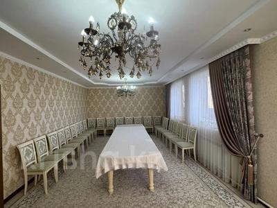 Отдельный дом · 5 комнат · 200 м² · 10 сот., 12мкр за 45 млн ₸ в Актобе