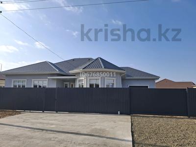 Отдельный дом · 5 комнат · 300 м² · 10 сот., мкр Сарыкамыс-2 13 — 4/6 за 65 млн ₸ в Атырау