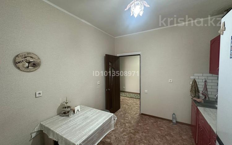 1-комнатная квартира · 46 м² · 1/5 этаж, Дружбы народов 4/6 за 130 000 ₸ в Аксае — фото 2