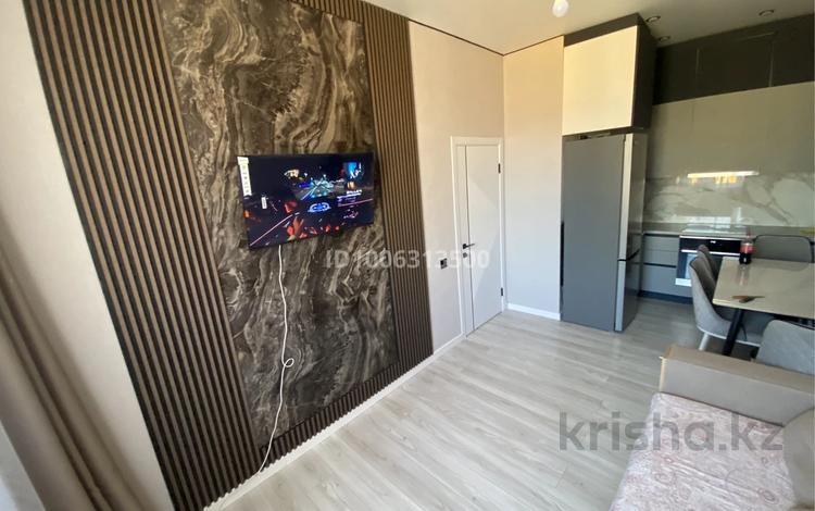 2-комнатная квартира · 35 м² · 12/12 этаж, мкр Уркер, Е181 1 за 220 000 ₸ в Астане, Нура р-н — фото 2