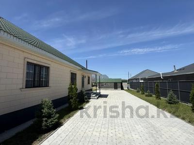 Отдельный дом · 5 комнат · 200 м² · 10 сот., мкр Северо-Западный, Жазиралы 46 за 75 млн 〒 в Талдыкоргане